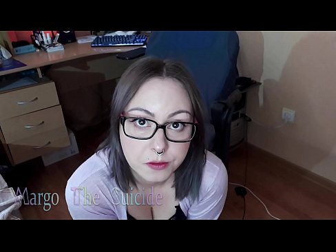 ❤️ Ragazza sexy con gli occhiali succhia il dildo profondamente sulla macchina fotografica ️ Porno russoal it.8kpornvids.ru ❌❤