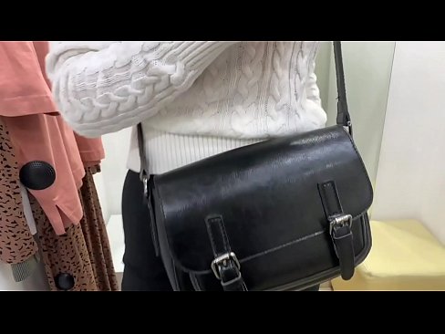 ❤️ Masturbazione pubblica della giovane cagna FeralBerry con un dildo nel camerino ️ Porno russoal it.8kpornvids.ru ❌❤